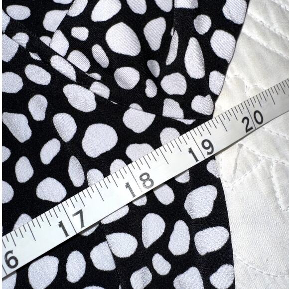 Tahari Womens Size XL Black White Dot Pattern Cross Front Long Sleeve Blouse - Picture 6 of 8